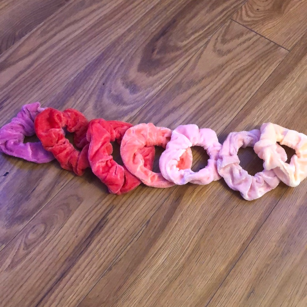 pink scrunchie set